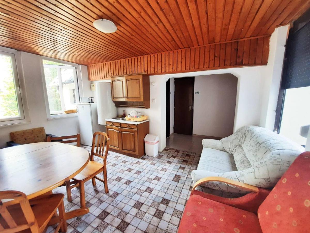 באלאטונסארסו Central Room מראה חיצוני תמונה